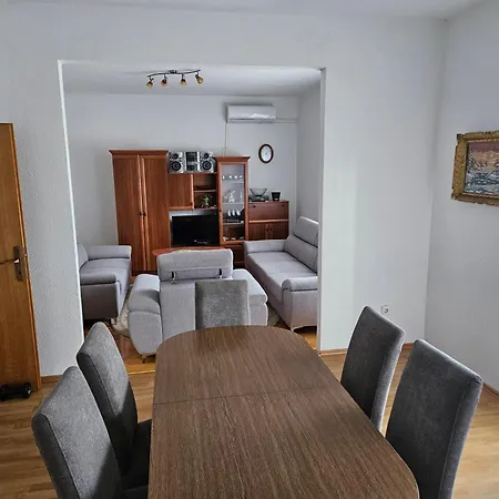 Apartment Sutic Kastel Novi